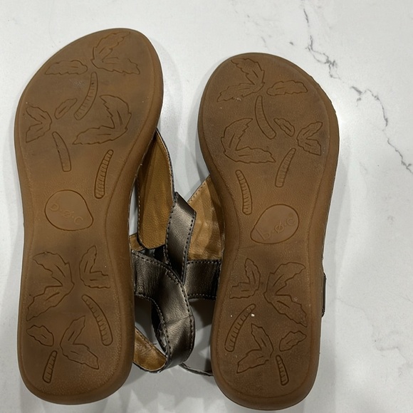 B.O.C. Metallic Ankle Strap Thong Sandal - Size 7 - Picture 5 of 9